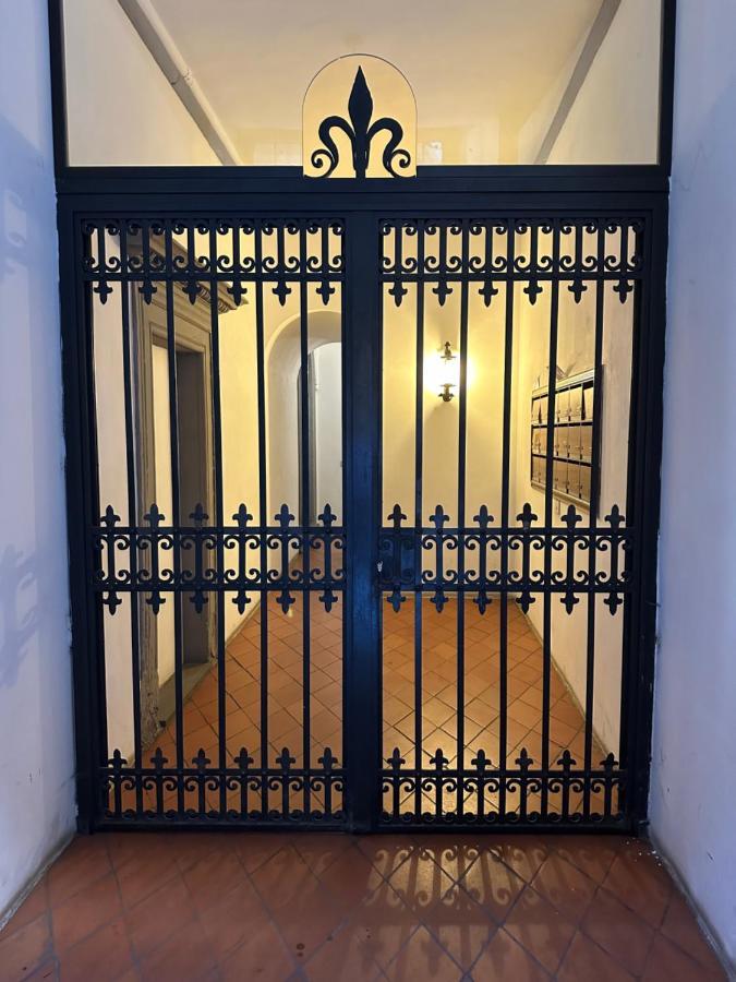 Elegante Appartamento Borgo San Jacopo Флоренция Экстерьер фото